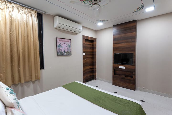 Room 7 of 34