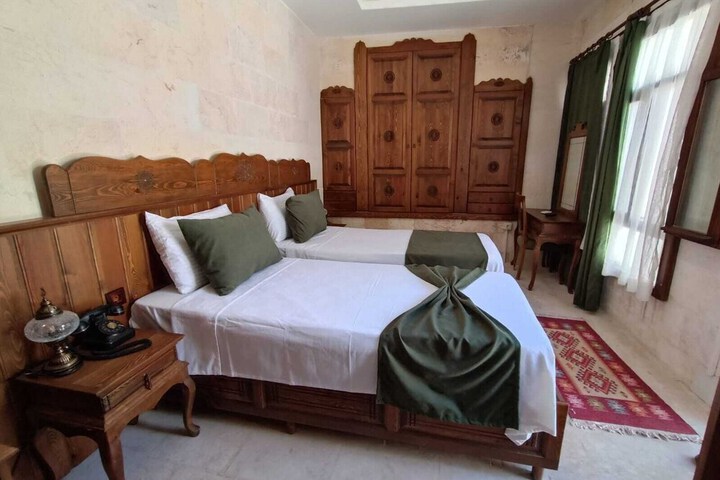 Room 9 of 35