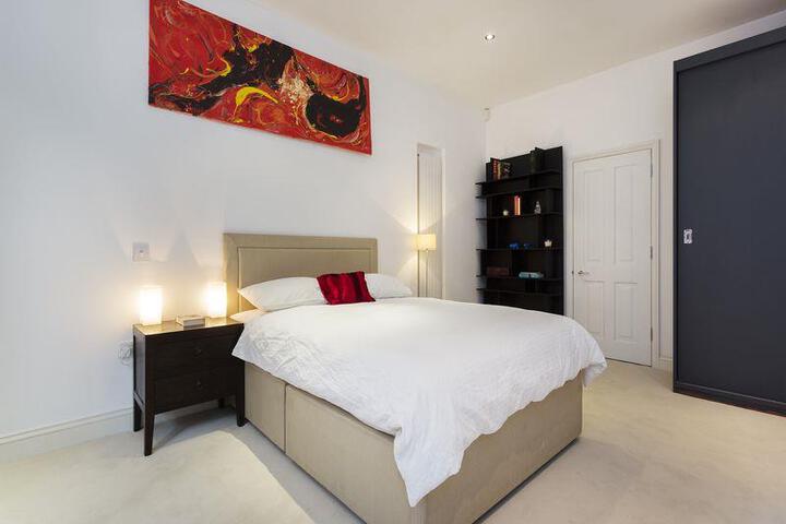 Veeve Beautiful Maisonette in The Heart of Chelsea Sleeps 4