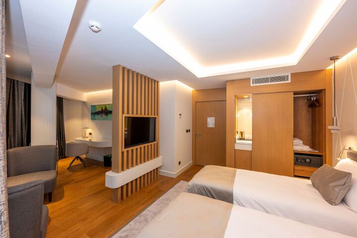 Room 34 of 59