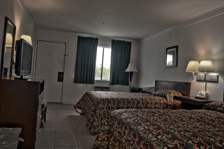 Room 7 of 11
