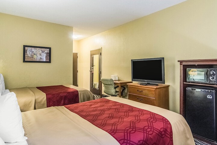 2 Double Beds (2 of 8)