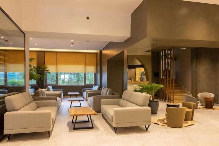 Entrance & Lobby
