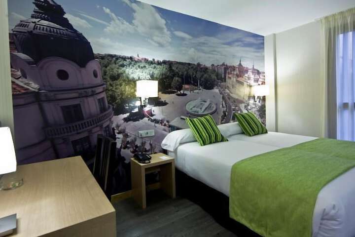 Room 25 of 66