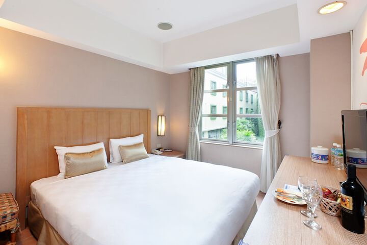 Room 4 of 35