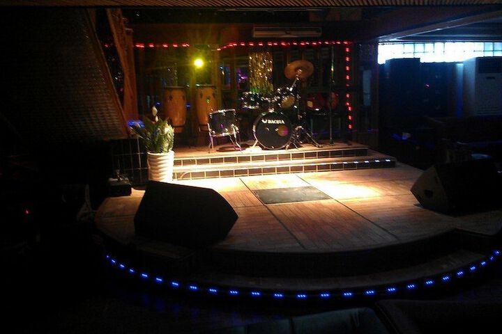 Lounge 65 of 80