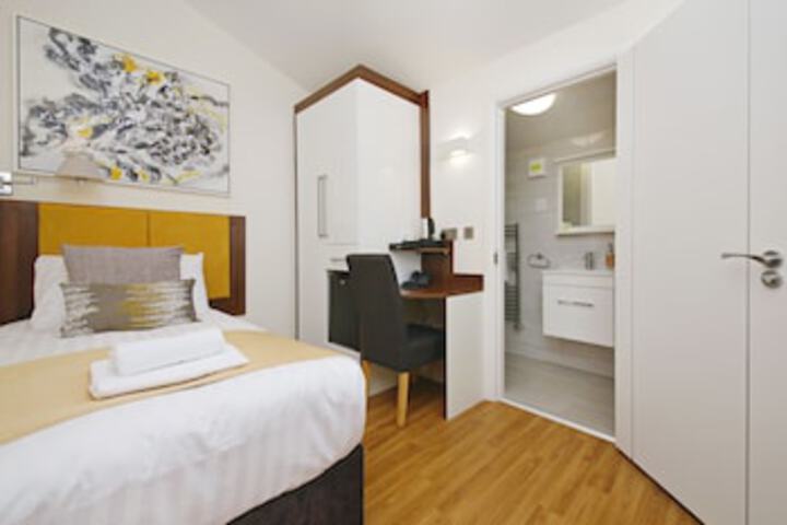 Room 28 of 171