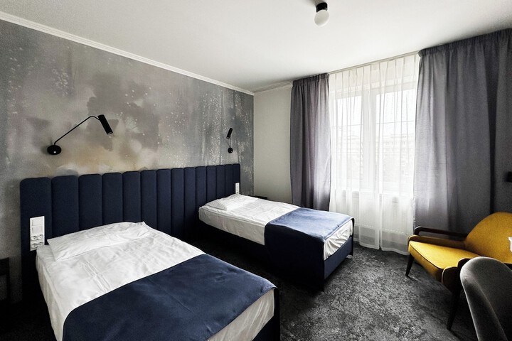 Room 18 of 108