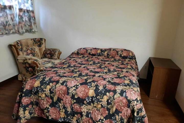 Room 6 of 33