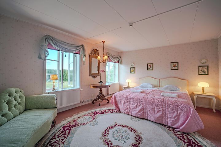 Room 45 of 148