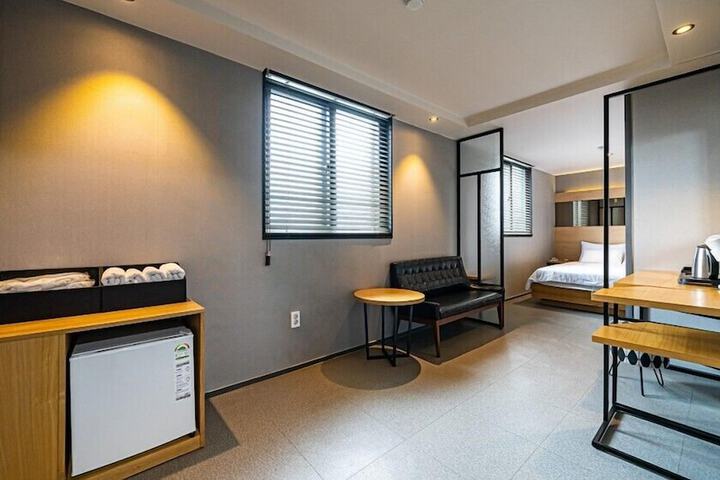 Room 13 of 65