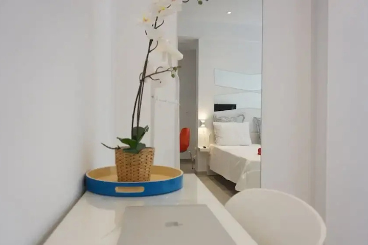 Room 8 of 15