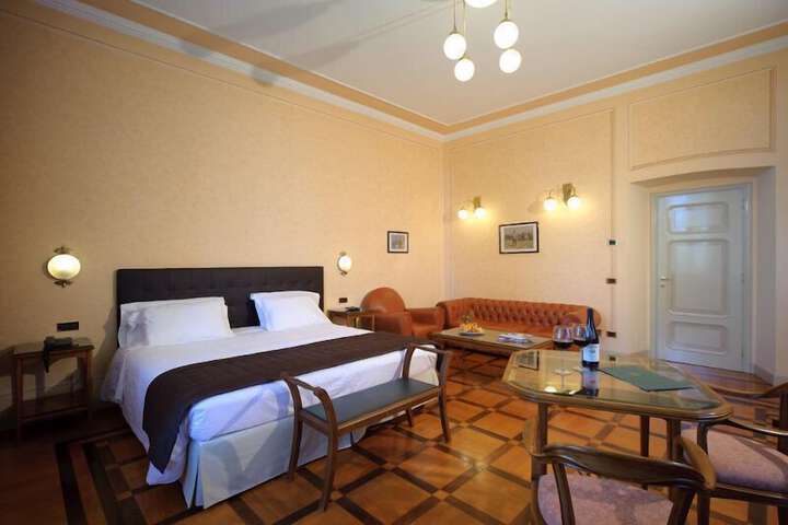 Room 4 of 58