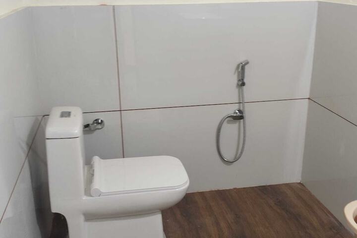 Room 9 of 10