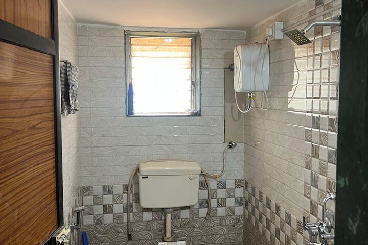 Room 12 of 16