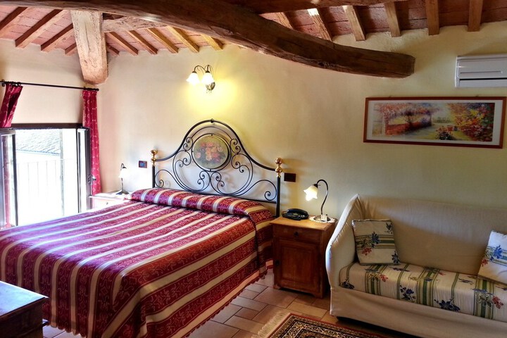 Room 10 of 32