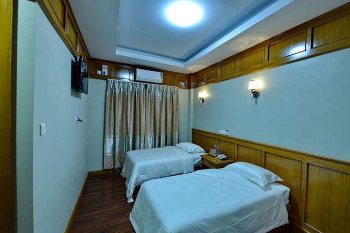 Room 8 of 40