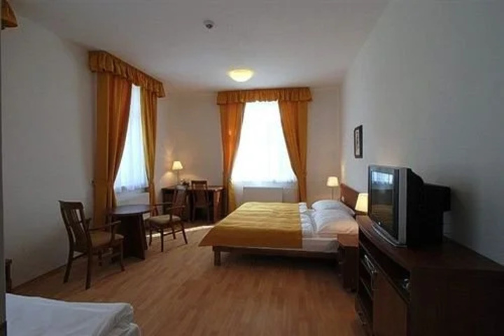 Room 5 of 15