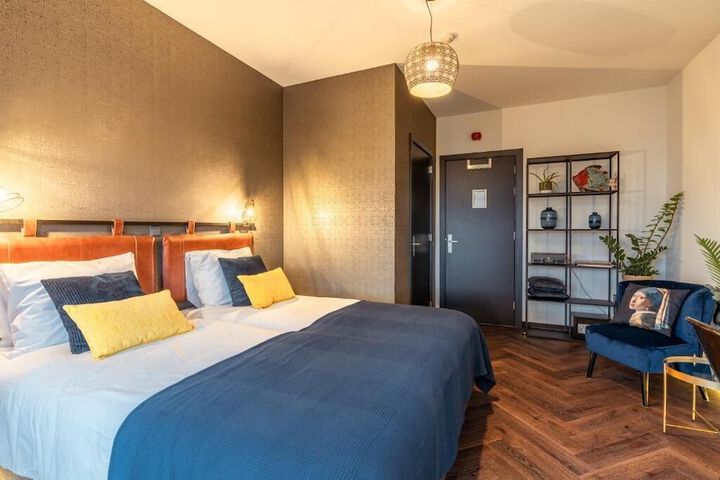 Room 5 of 11