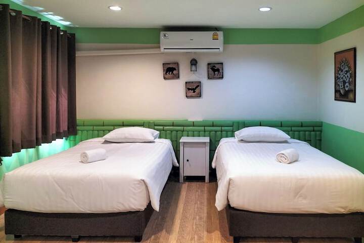 Room 28 of 156