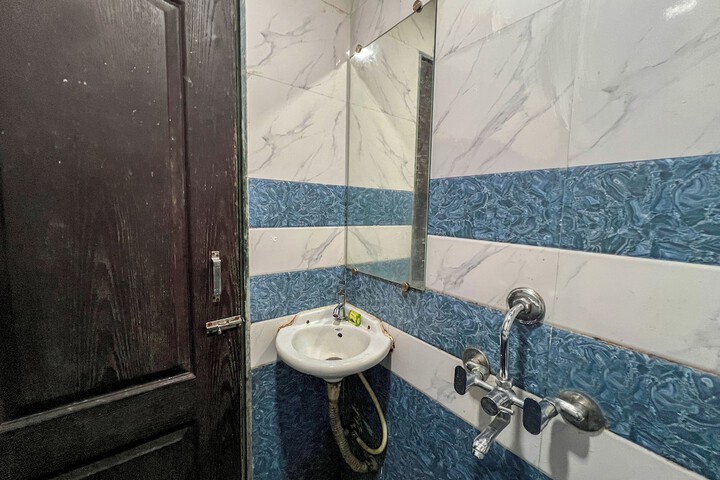Room 12 of 16