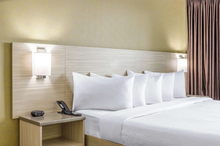 1 King Bed (1 of 12)