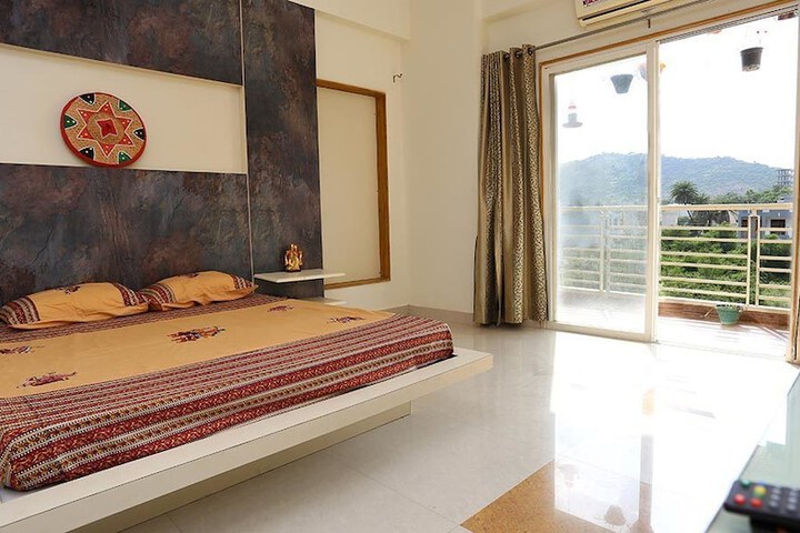 Room 3 of 7
