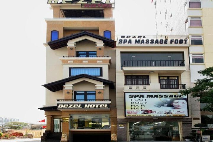 Bezel Hotel