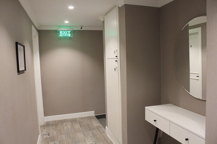 Ballroom/Hall 39 of 44