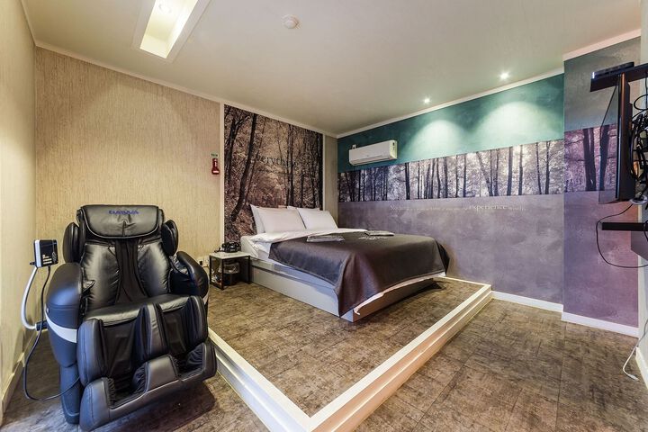 Room 4 of 57