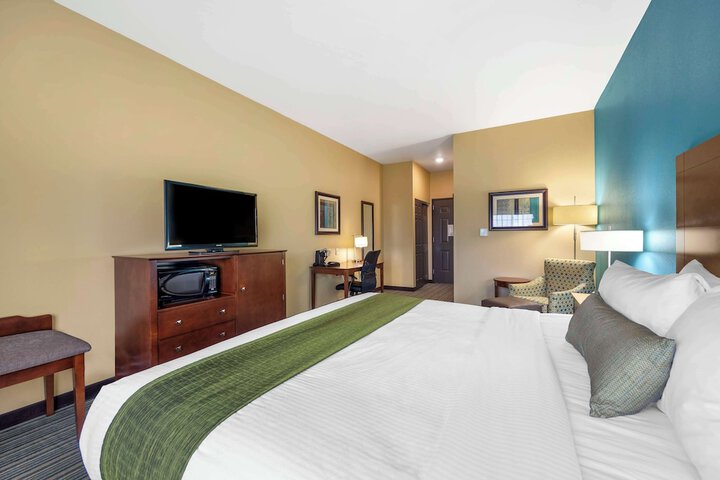 1 King Bed Microwave and Refrigerator 39 Inch Led Television High Speed Internet Full Breakfast (16 of 20)