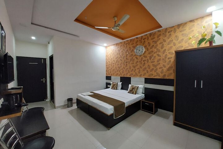 Room 15 of 76