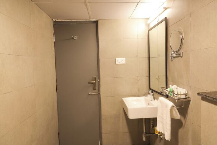 Room 13 of 20