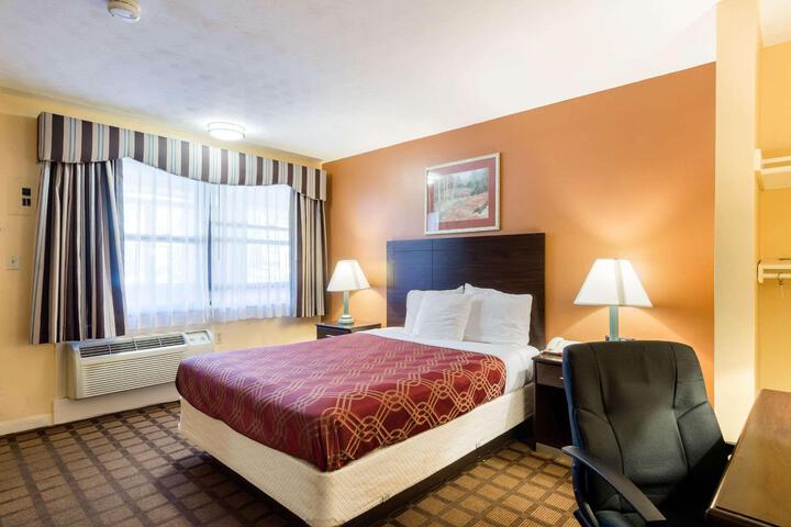 1 Queen Bed (32 of 46)