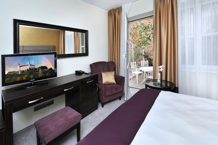 Room 5 of 38