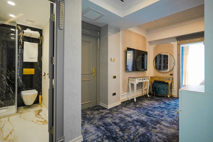 Room 8 of 64