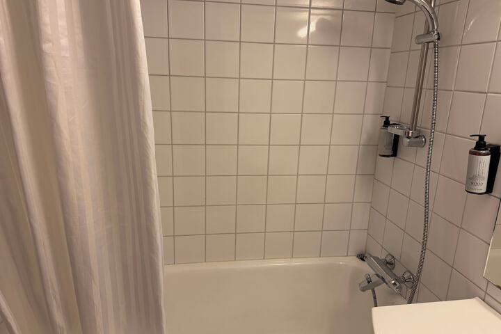 Room 163 of 209