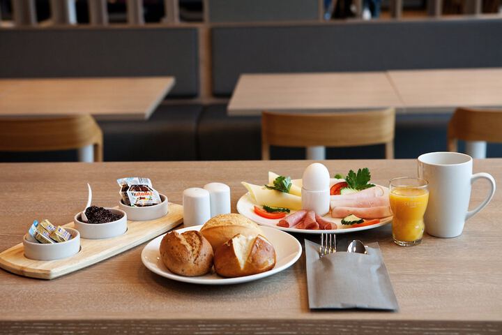 Breakfast/Coffee Service 29 of 53