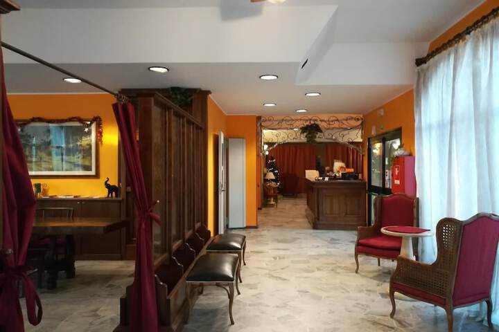 Entrance & Lobby