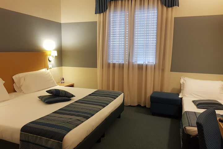 Room 10 of 46