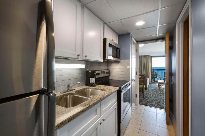 2 Queen Beds Street View Balcony West Wing (28 of 42)