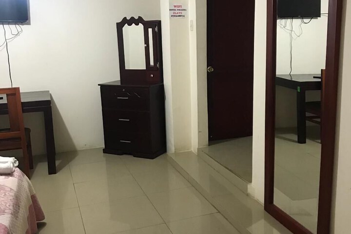 Room 10 of 16