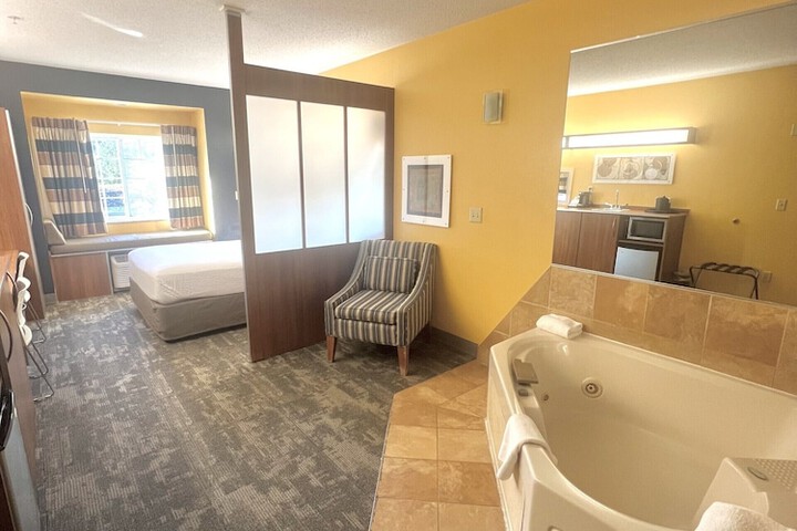 1 Queen Bed (11 of 23)