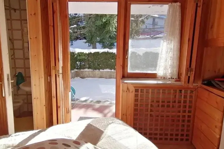 Room 8 of 10