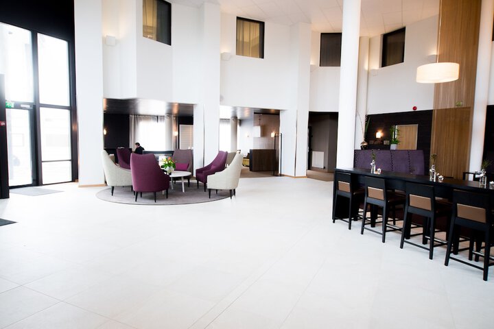 Guest Lobby