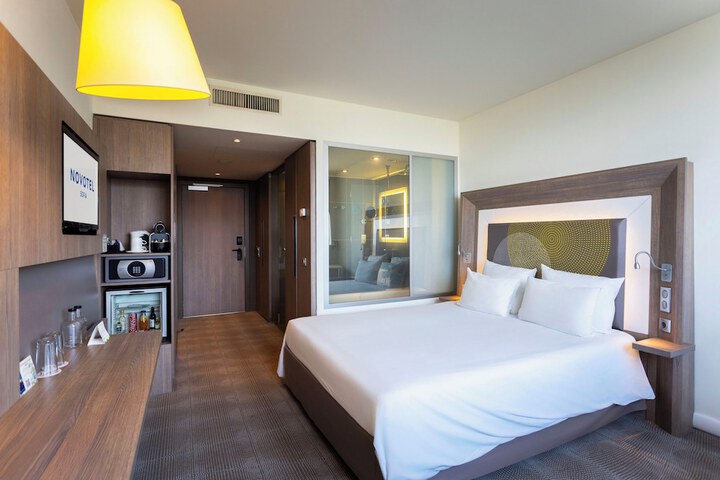 Room 29 of 216