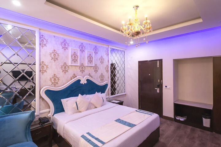 Room 10 of 80