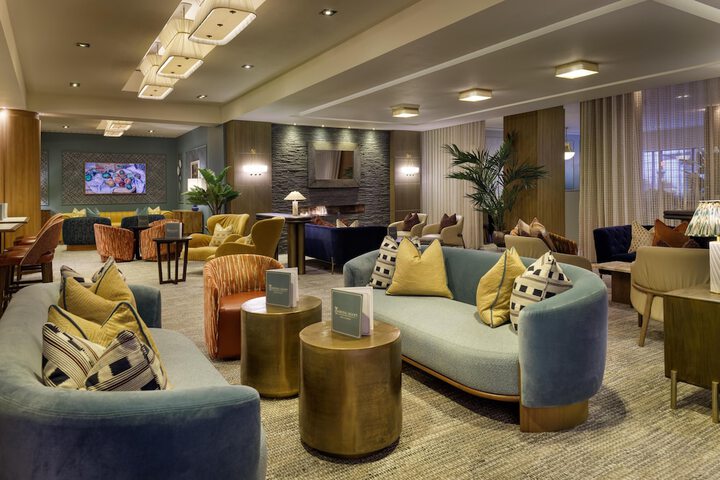 Lounge 96 of 114