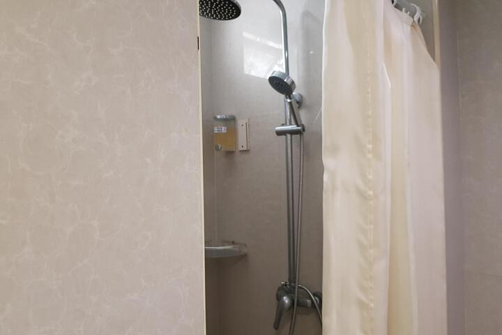 Room 32 of 67