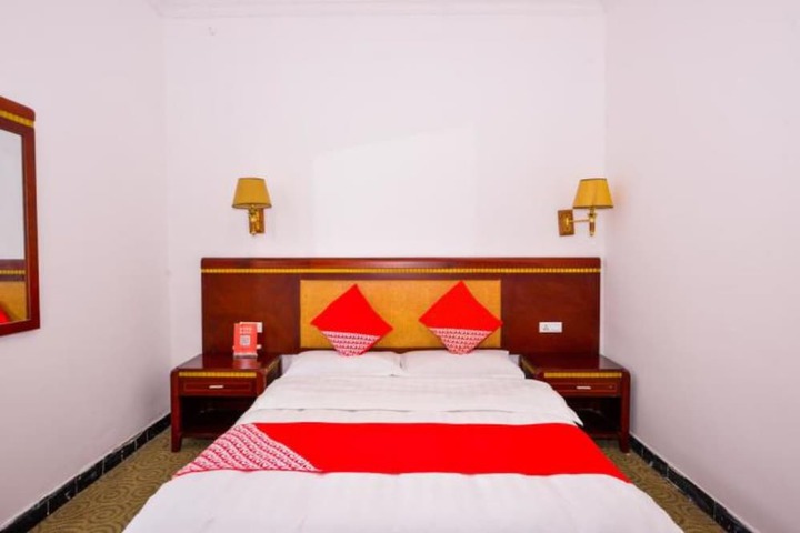Room 6 of 14
